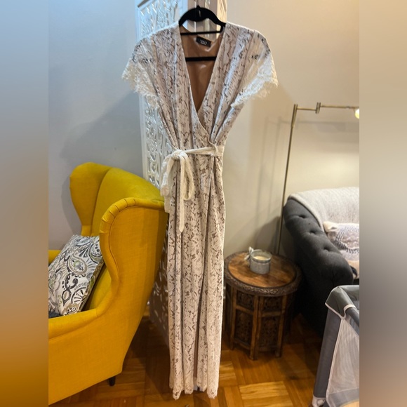 Vici white lace wrap maxi dress - Picture 4 of 4